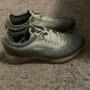 Brooks Size 9